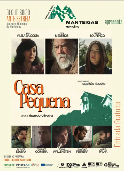 Cartaz da ante-estreia do filme Casa Pequena, de Ricardo Oliveira, com música original de Capitão Fausto: 31 de outubro às 21h30, no Auditório Municipal de Manteigas. Entrada gratuita. Inserido no programa Faias — Outono na Oficina.
